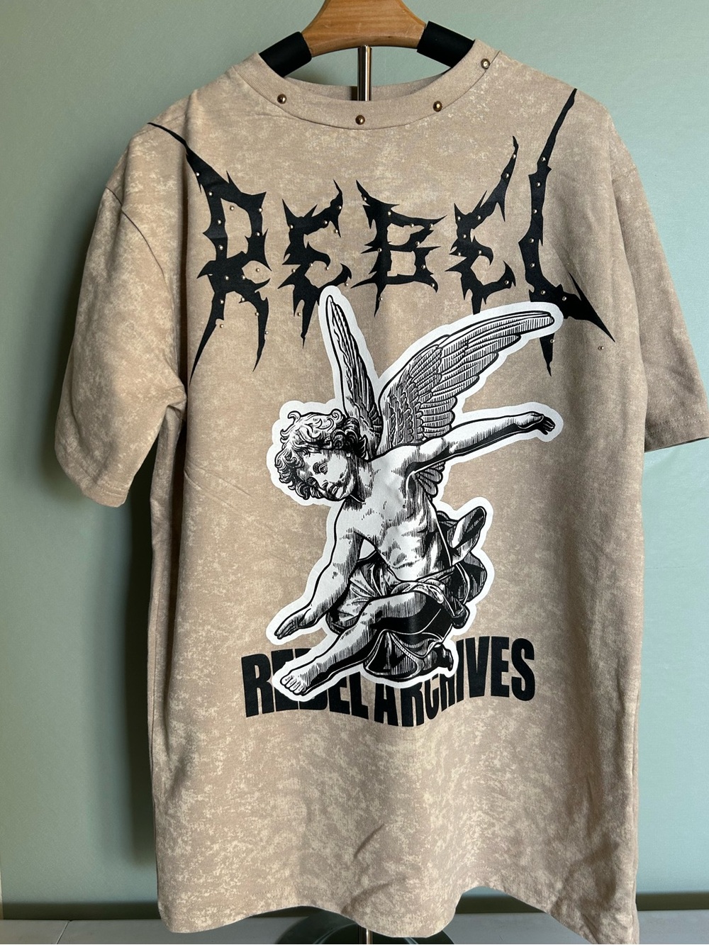Rebel Vengeance Graphic T-Shirt Men's Size Large
 Angel Graphic Tee - Beige